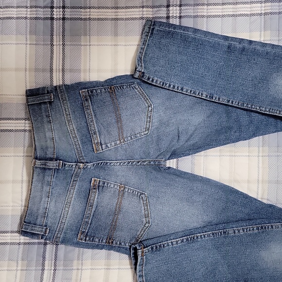 OshKosh Skinny, blue jeans, boys 8, zip, button. Light to medium wash. - Picture 2 of 3